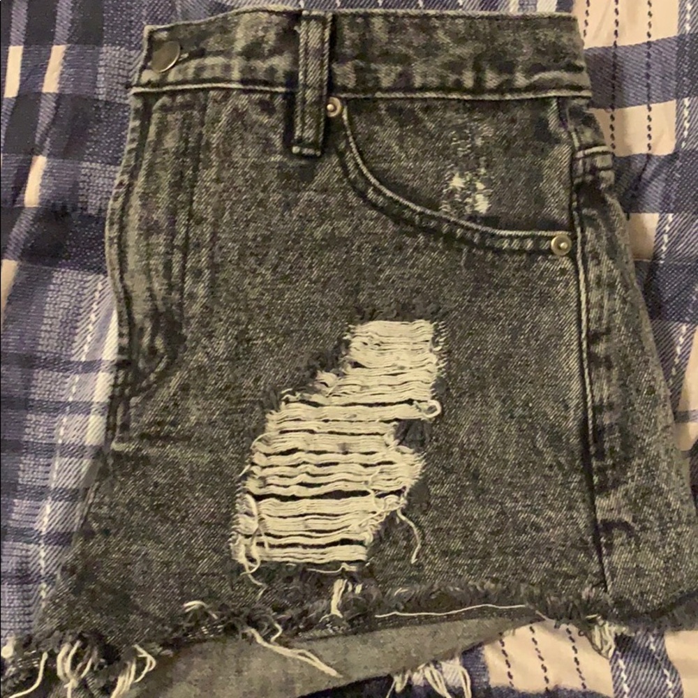 Mid/high rise distressed shorts